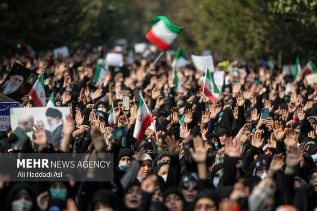 photo 2022 11 09 04 00 27 - راهپیمایی مردم تهران در پی جنایت حرم مطهر احمدبن موسی علیه‌السلام - 33