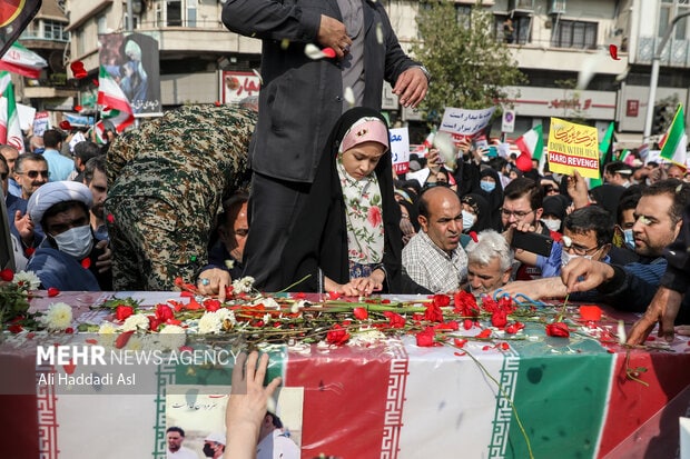 photo 2022 11 09 04 00 29 - راهپیمایی مردم تهران در پی جنایت حرم مطهر احمدبن موسی علیه‌السلام - 35